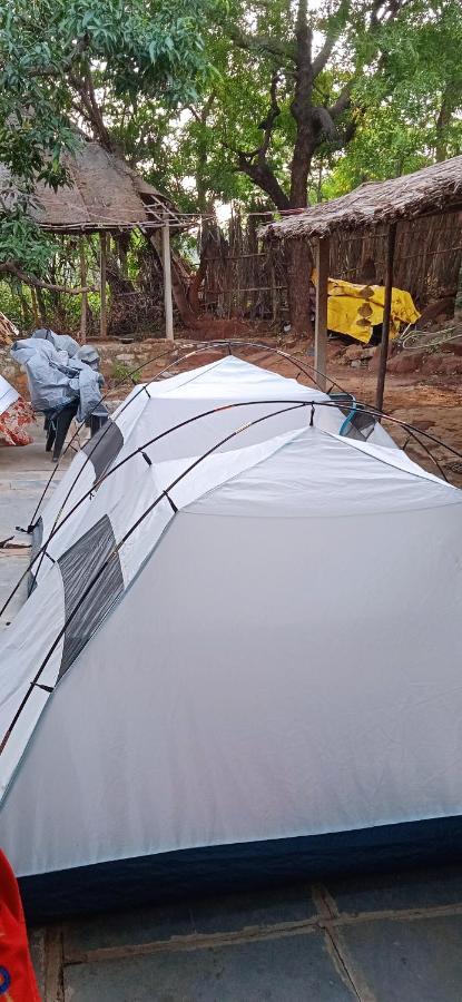 Drunken Monkey Camping Site Hotel ฮัมปี ภายนอก รูปภาพ